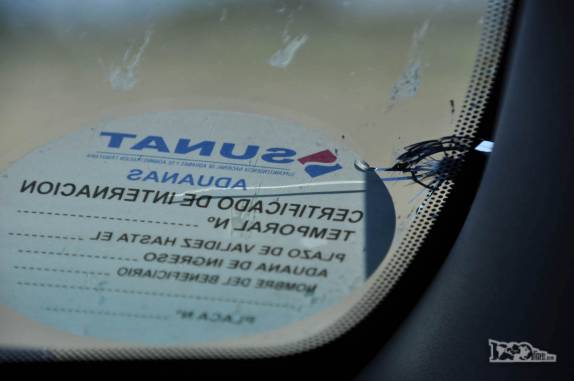 O vidro frontal da Fiona quebrado por uma pedra na ruta 40, ao sul de Esquel, na Argentina